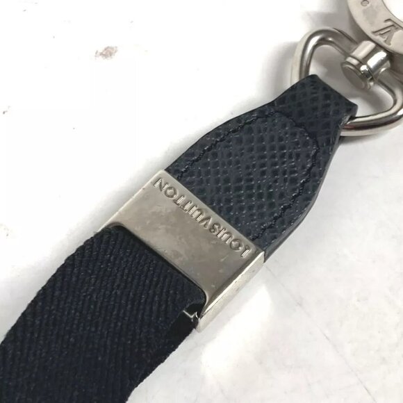 LOUIS VUITTON M66127 Taiga Collier Portocle Glacier Neck strap - Picture 2 of 11